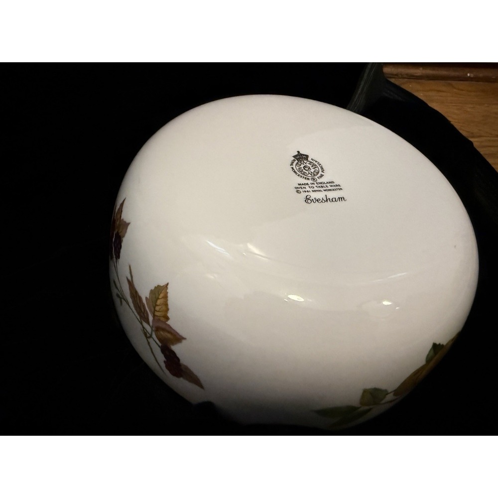 Royal Worcester Evesham Gold Vegetable Serving Bowl Fruit Provincial Country 8" - Picture 3 of 10